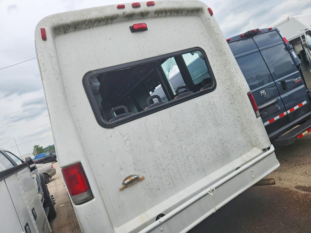 2001 FORD ECONOLINE