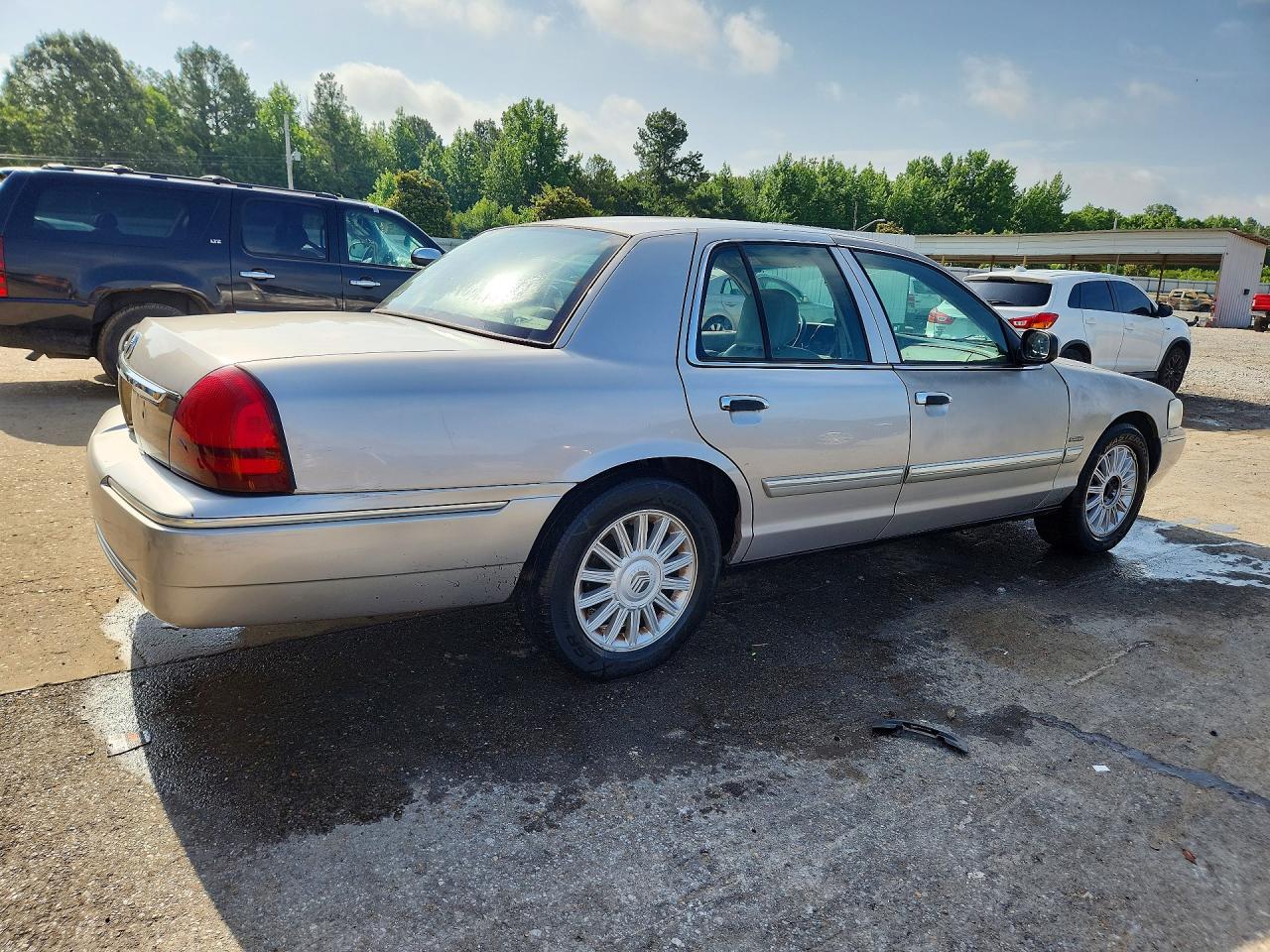 2010 MERCURY GRMARQUIS