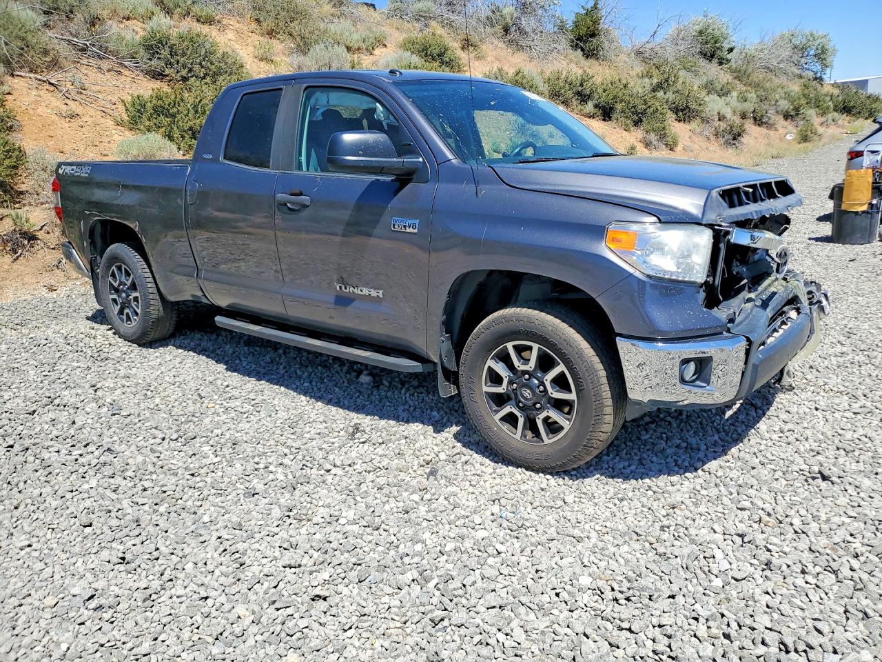 2017 TOYOTA TUNDRA