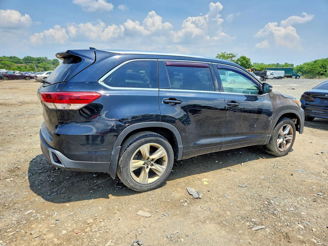 2017 TOYOTA HIGHLANDER