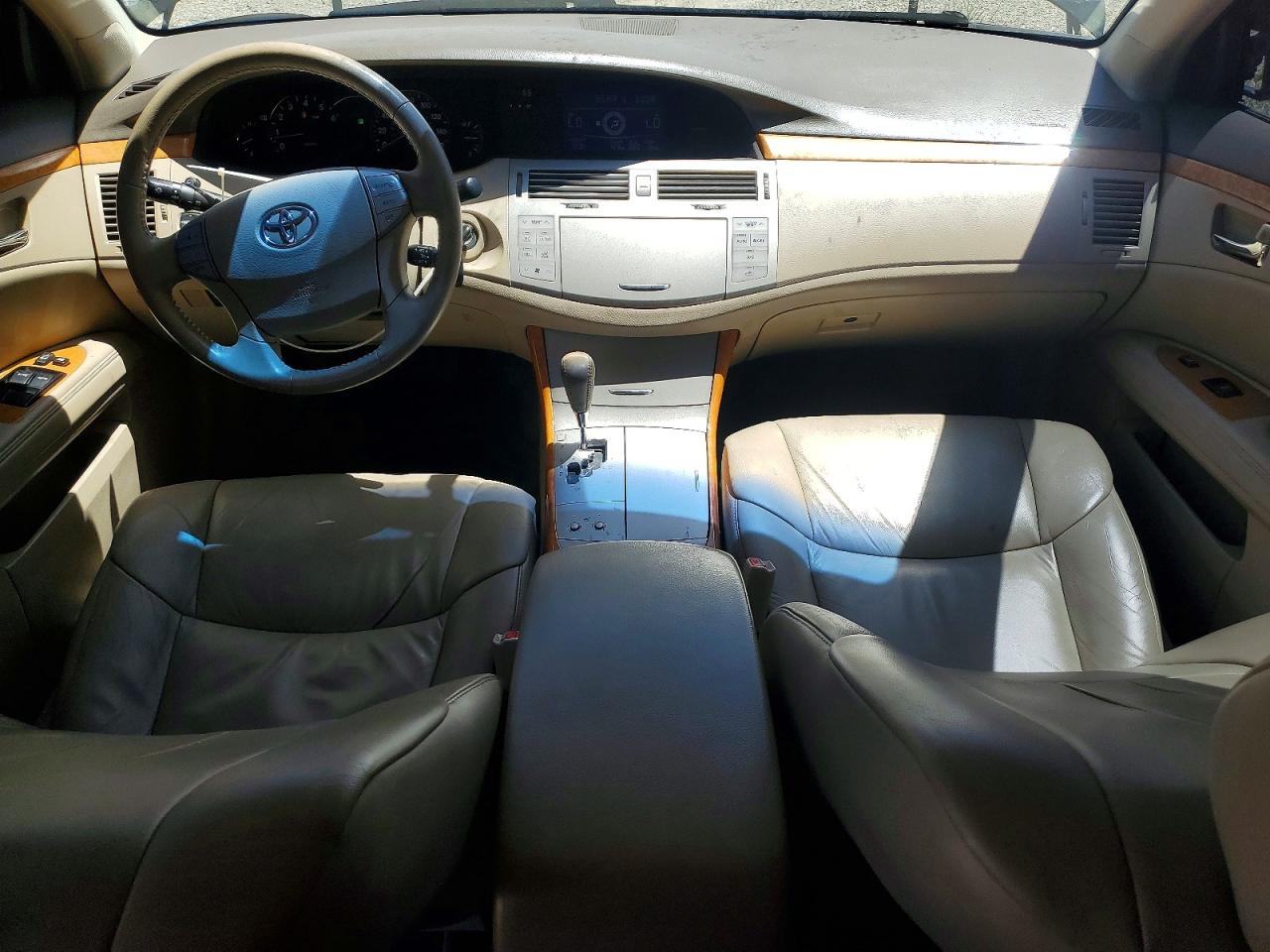 2005 TOYOTA AVALON