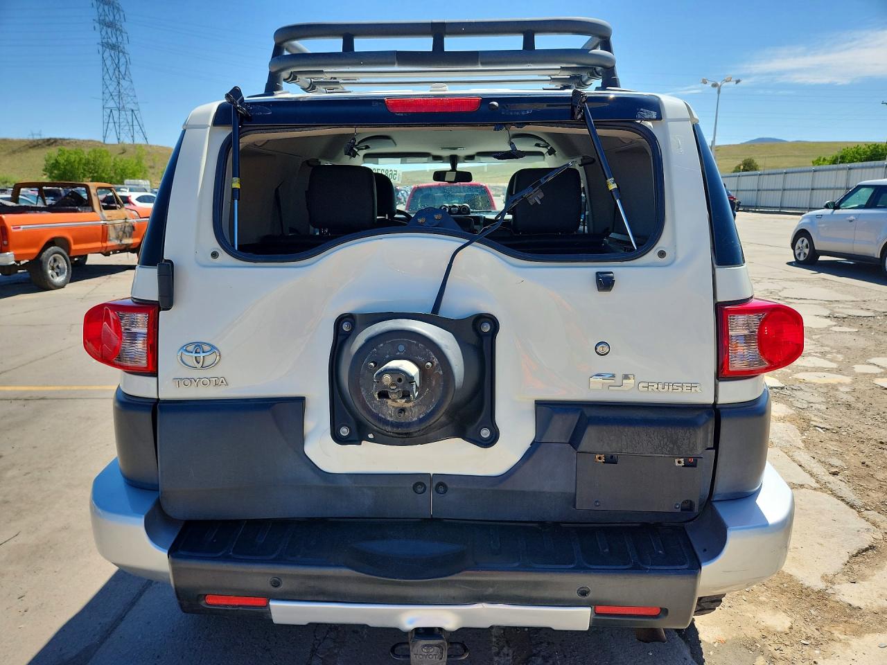 2011 TOYOTA FJ CRUISER