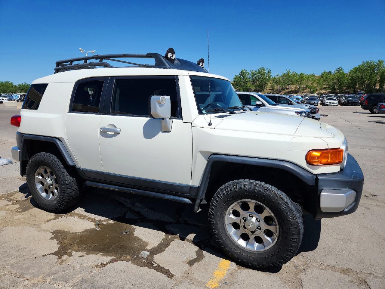 2011 TOYOTA FJ CRUISER
