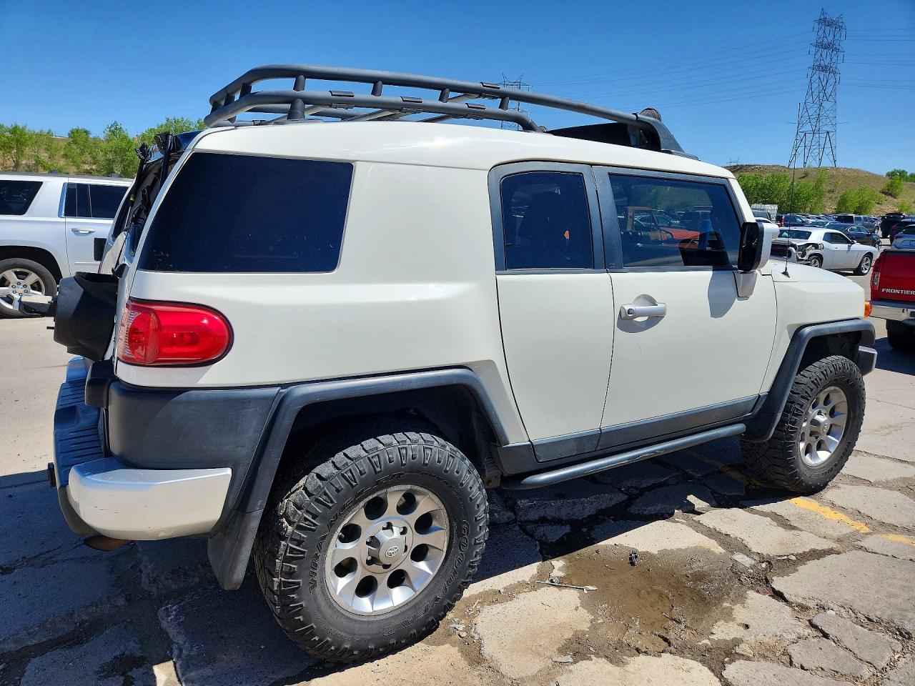 2011 TOYOTA FJ CRUISER