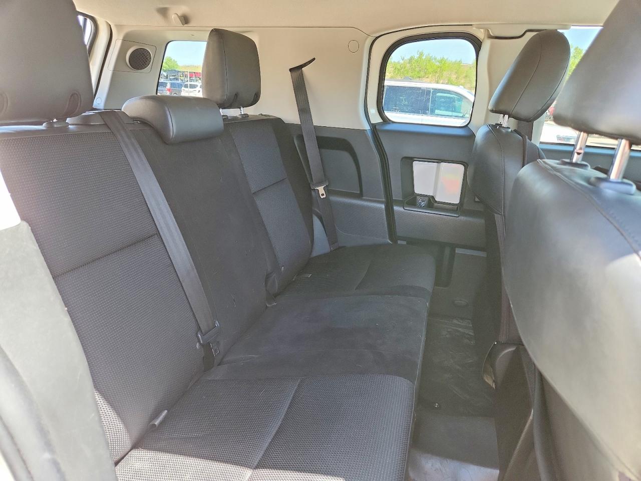 2011 TOYOTA FJ CRUISER