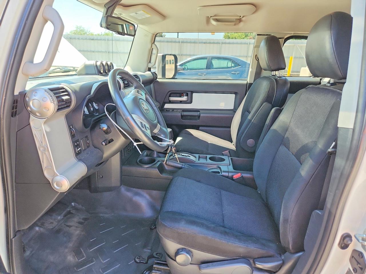 2011 TOYOTA FJ CRUISER