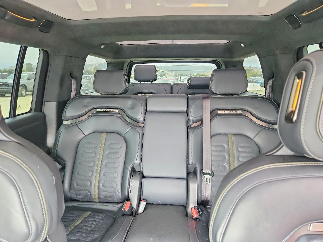 2024 RIVIAN RIS
