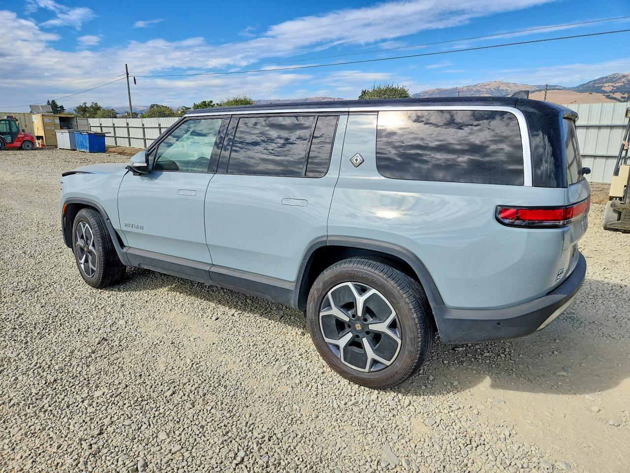 2024 RIVIAN RIS
