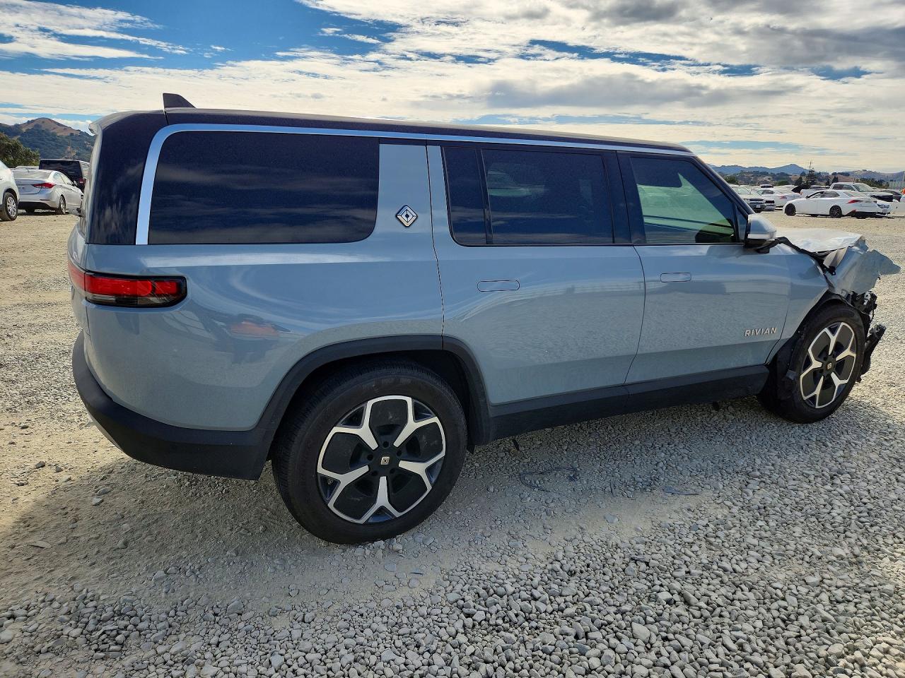 2024 RIVIAN RIS