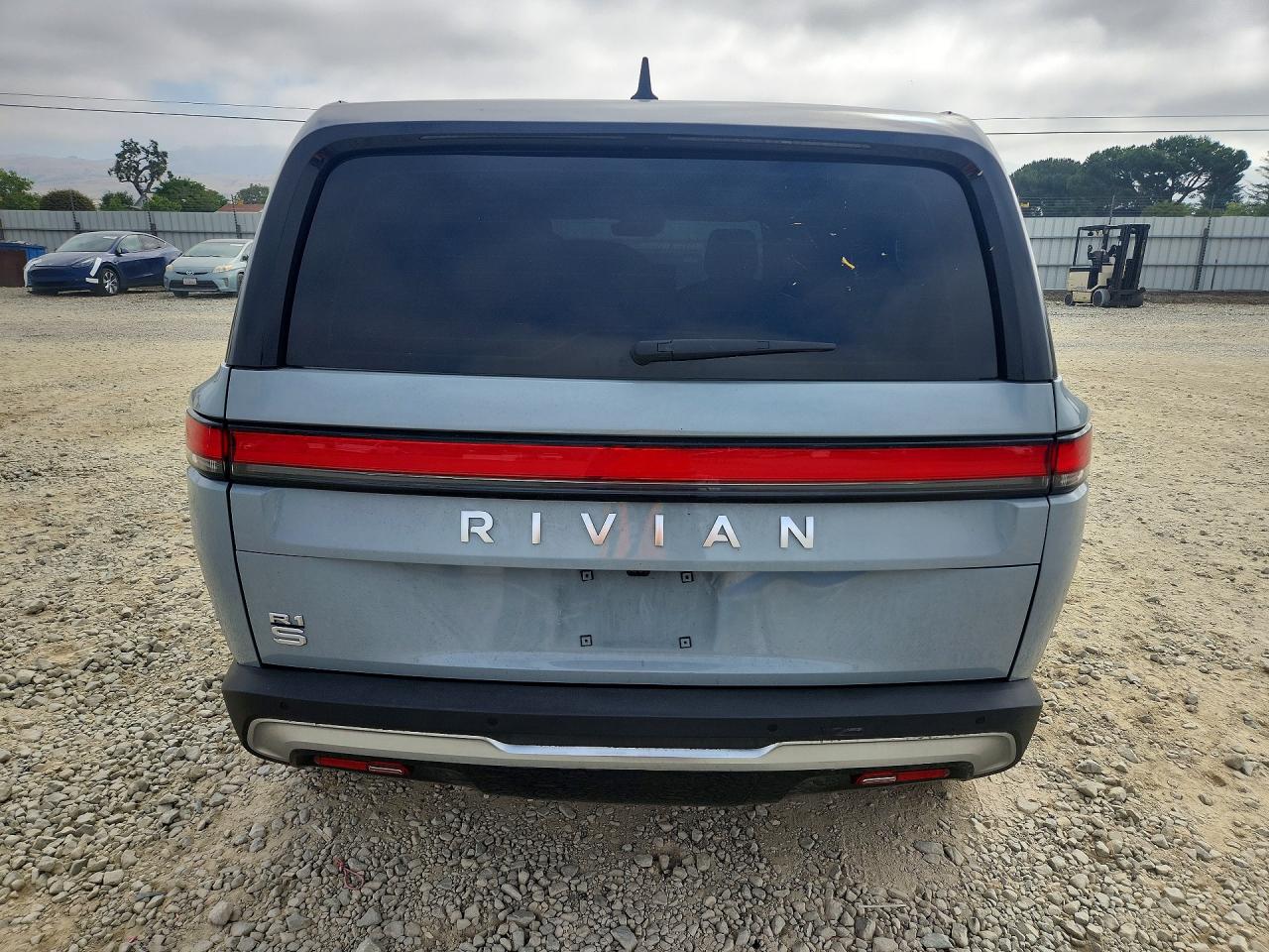 2024 RIVIAN RIS