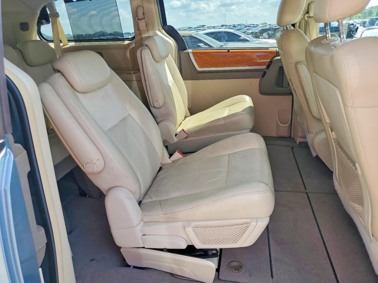 2010 CHRYSLER MINIVAN
