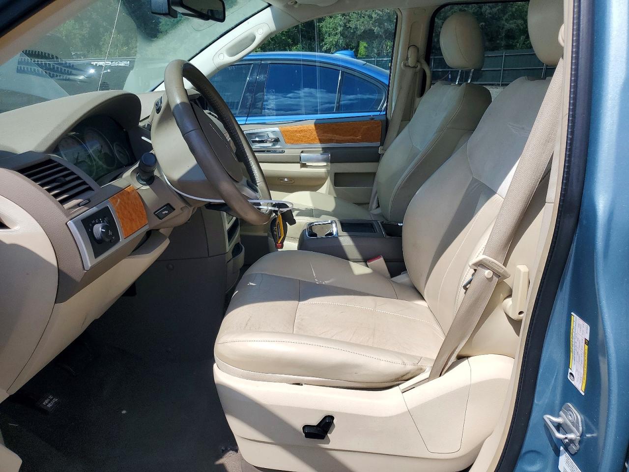 2010 CHRYSLER MINIVAN