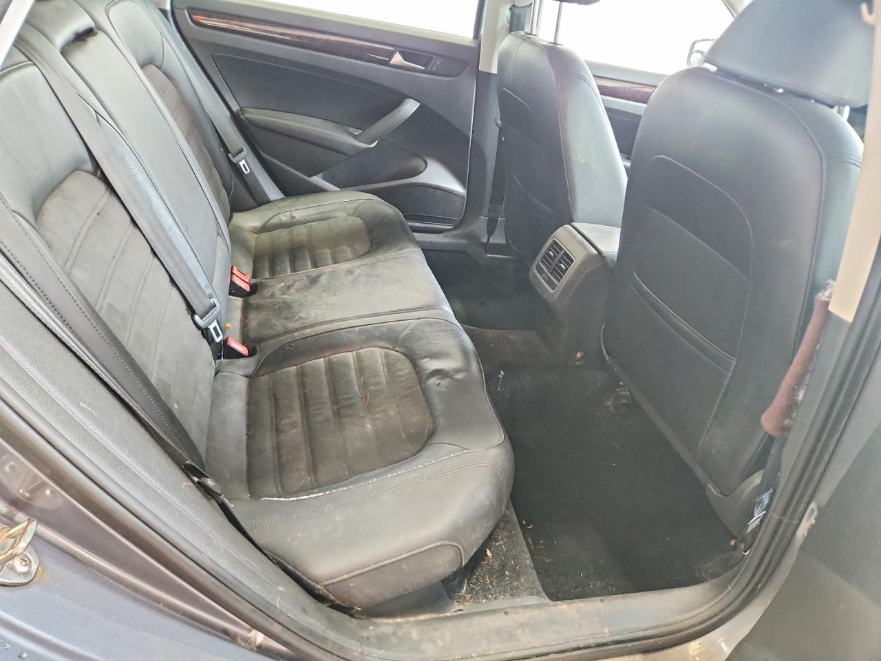 2015 VOLKSWAGEN PASSAT