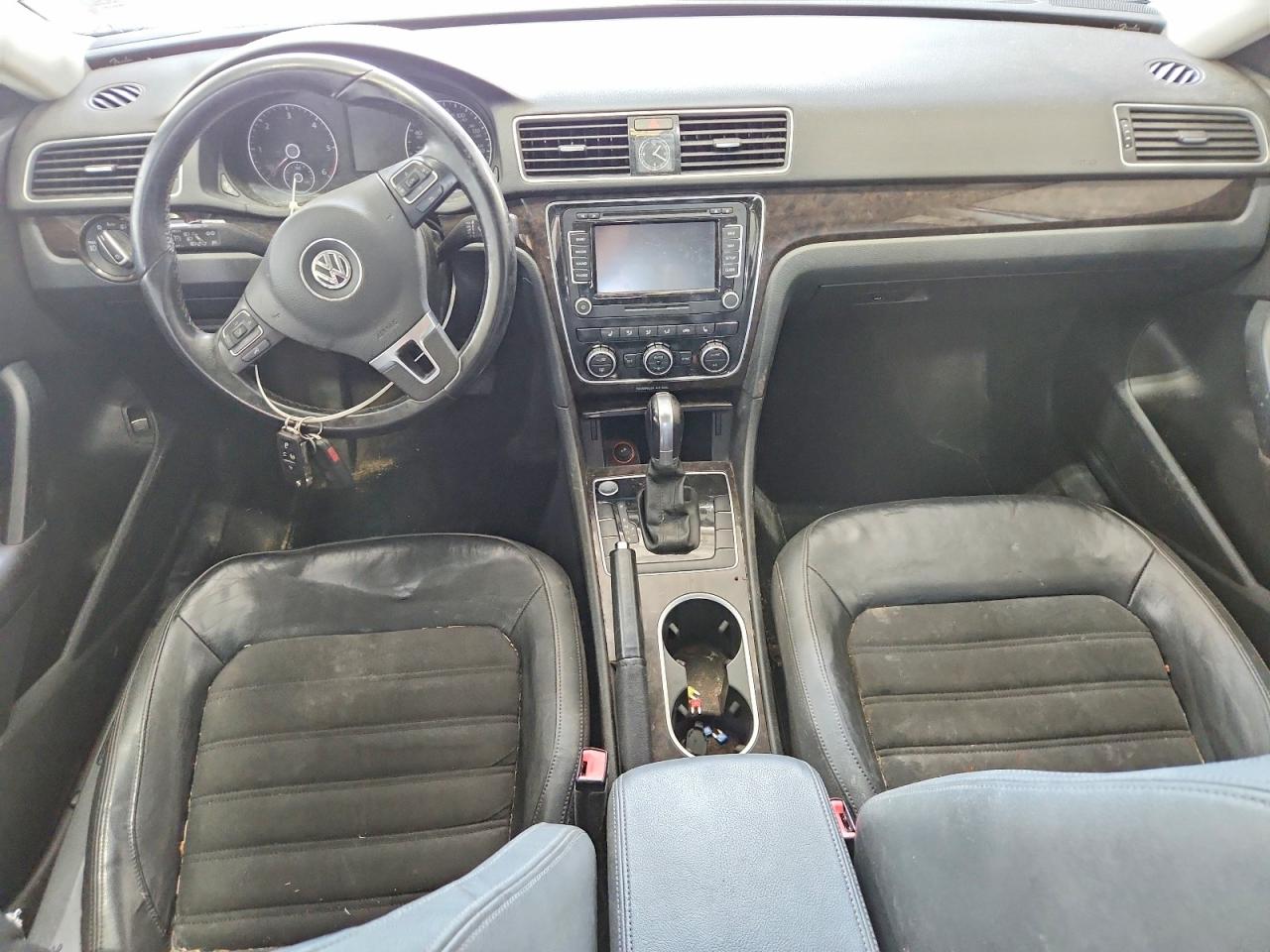 2015 VOLKSWAGEN PASSAT