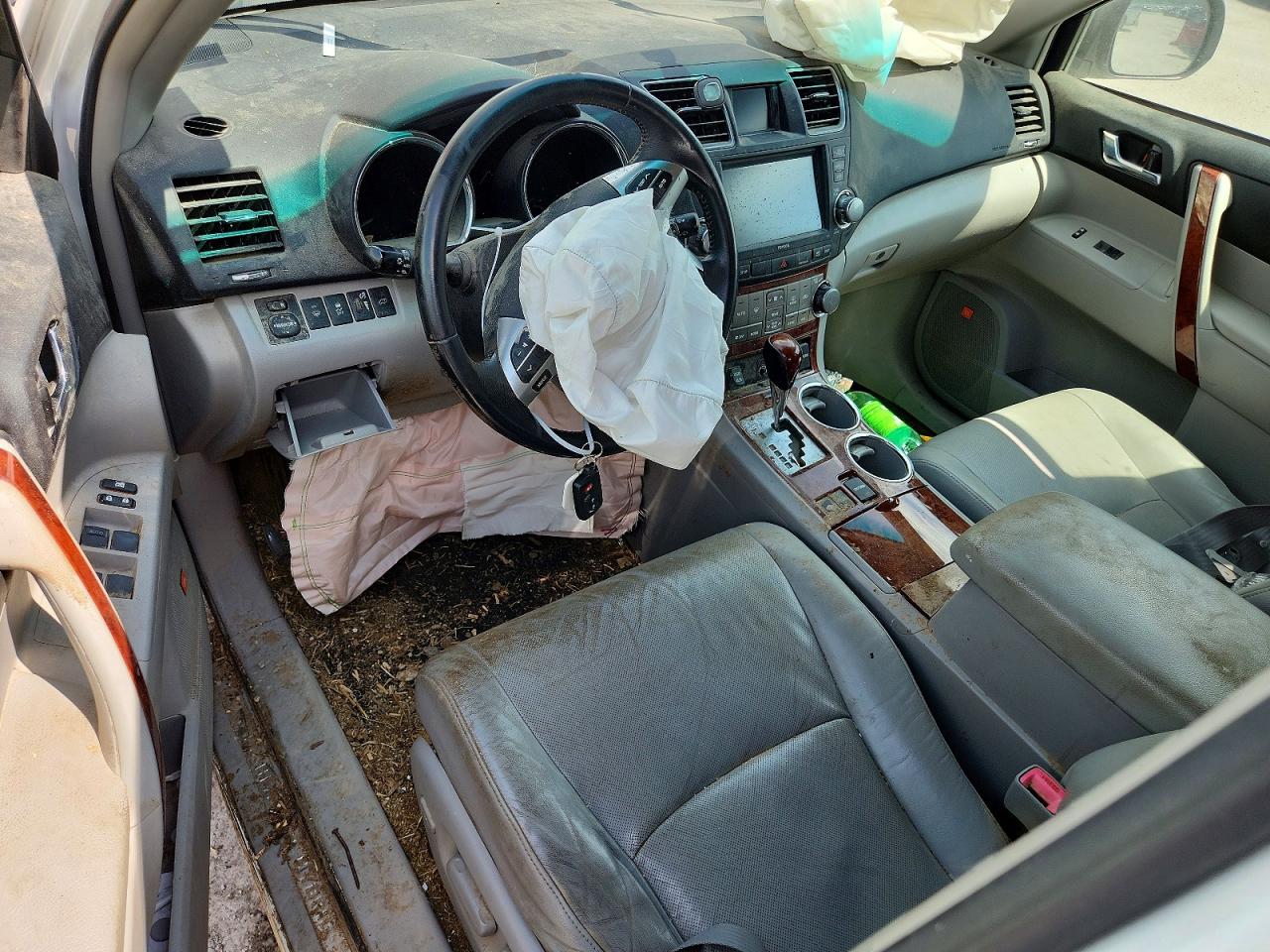 2011 TOYOTA HIGHLANDER