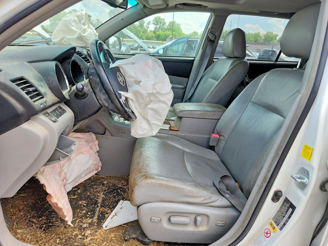 2011 TOYOTA HIGHLANDER