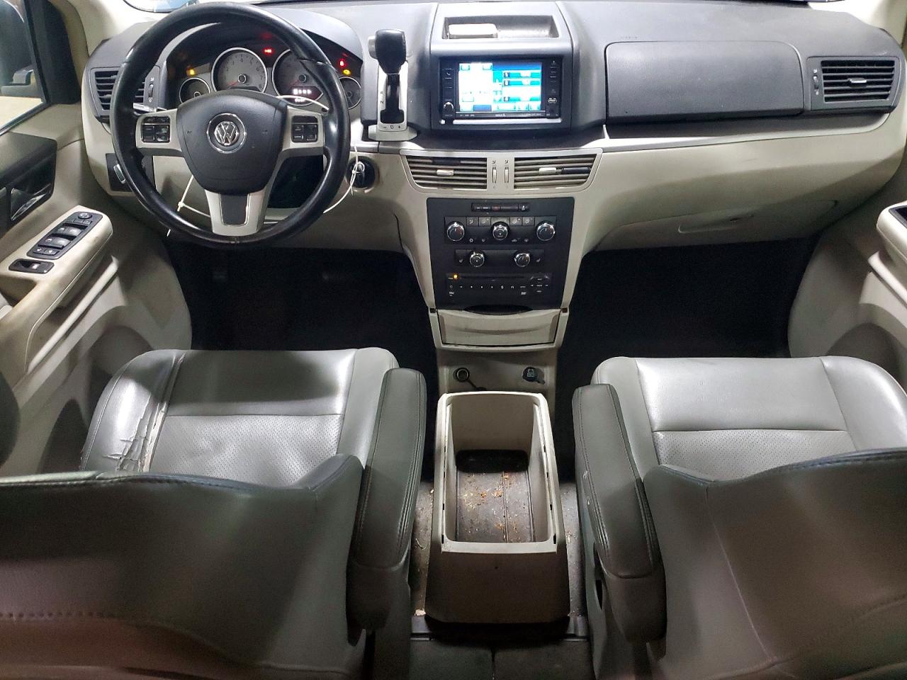 2011 VOLKSWAGEN ROUTAN