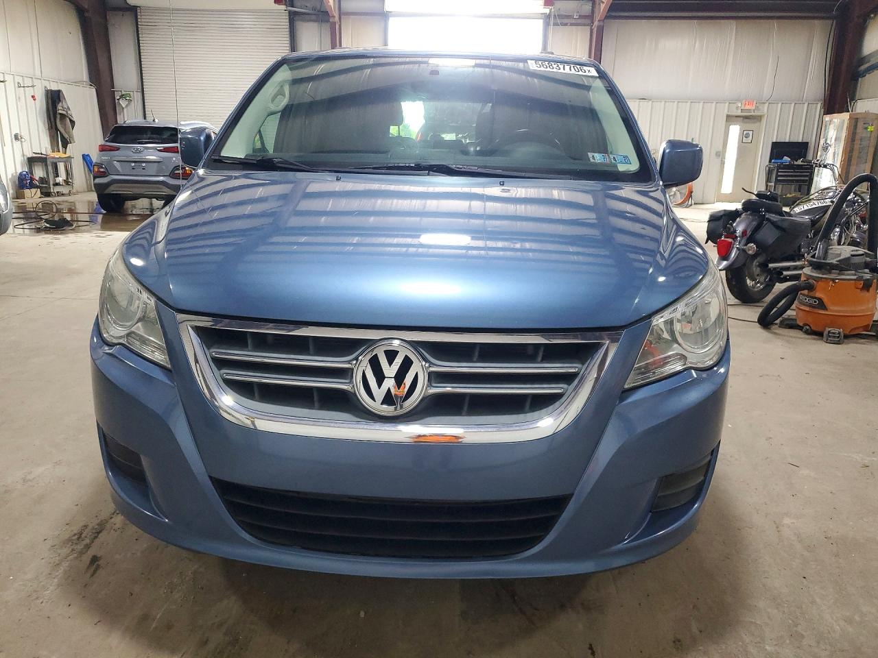 2011 VOLKSWAGEN ROUTAN