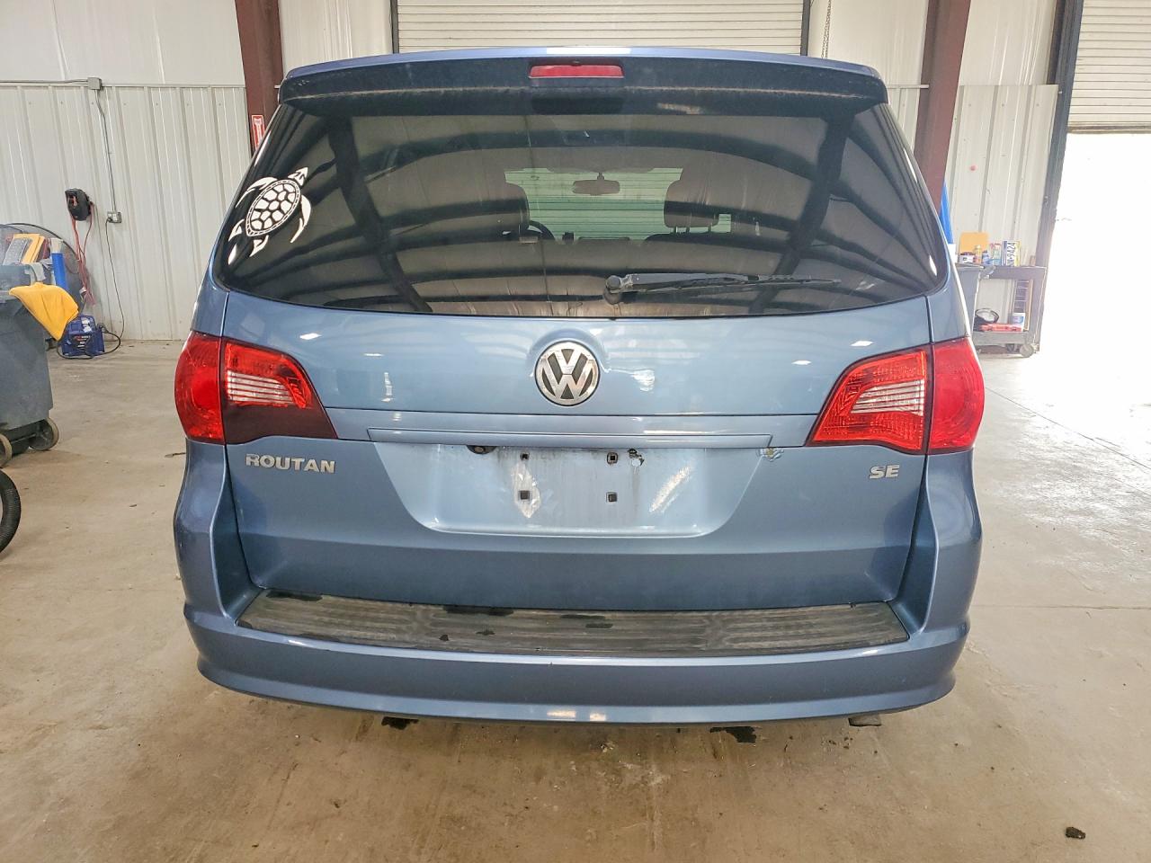 2011 VOLKSWAGEN ROUTAN