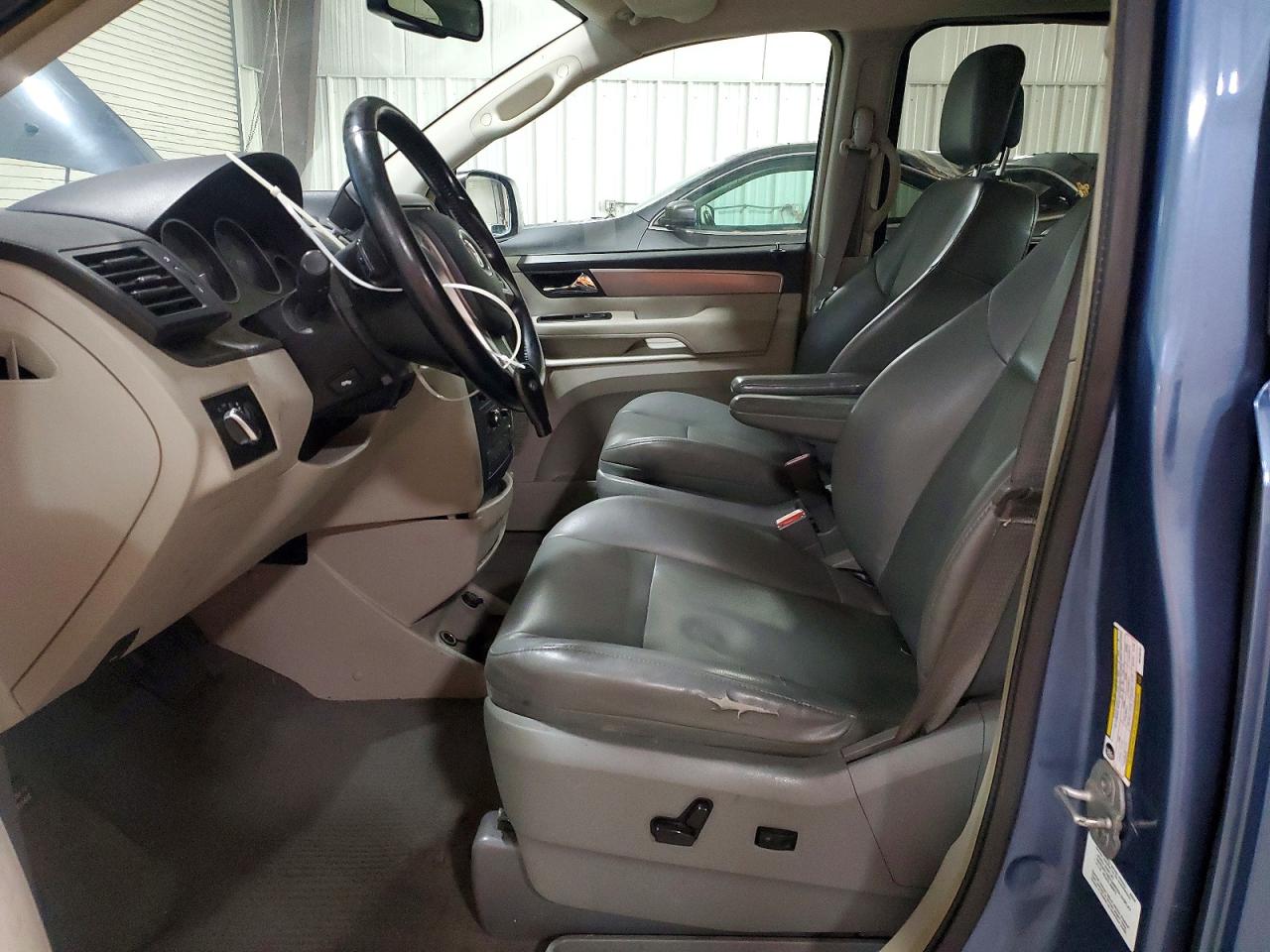 2011 VOLKSWAGEN ROUTAN