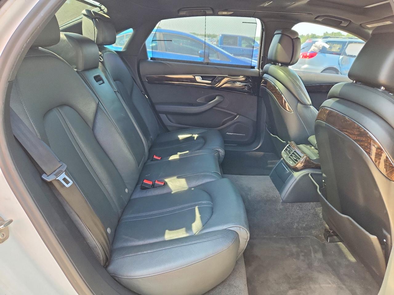 2016 AUDI A8