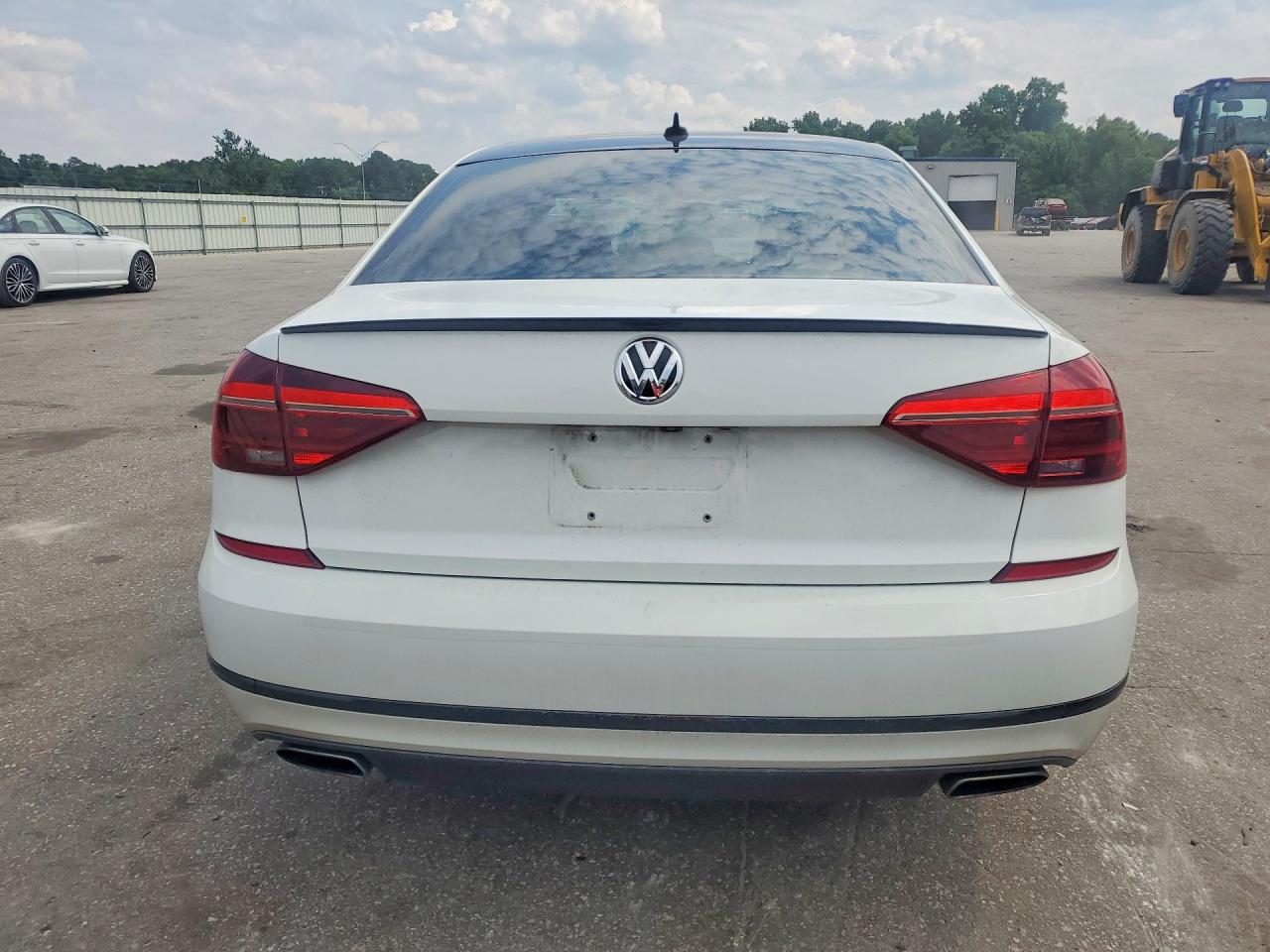 2018 VOLKSWAGEN PASSAT