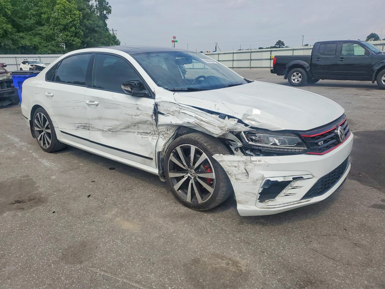 2018 VOLKSWAGEN PASSAT