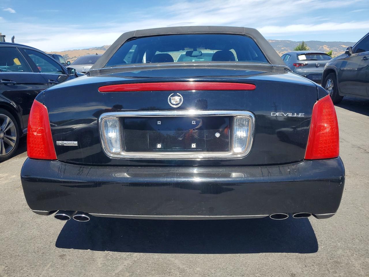 2004 CADILLAC DEVILLE
