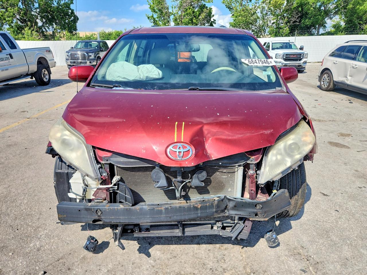 2011 TOYOTA SIENNA