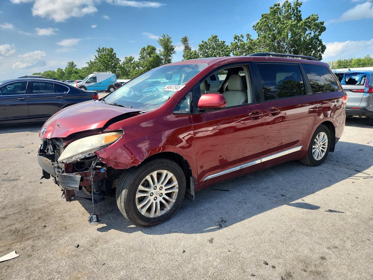 2011 TOYOTA SIENNA