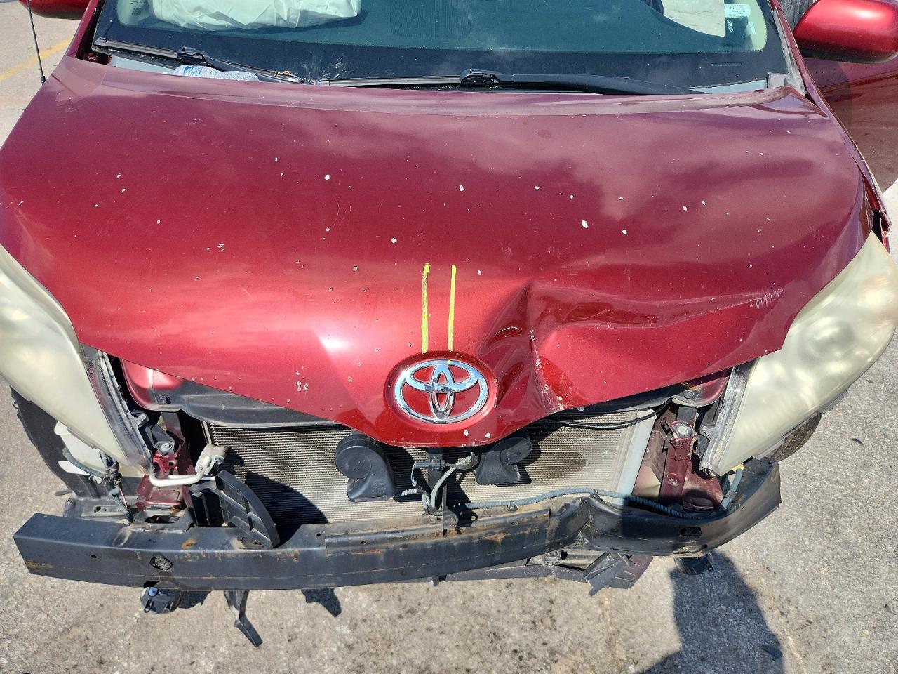 2011 TOYOTA SIENNA