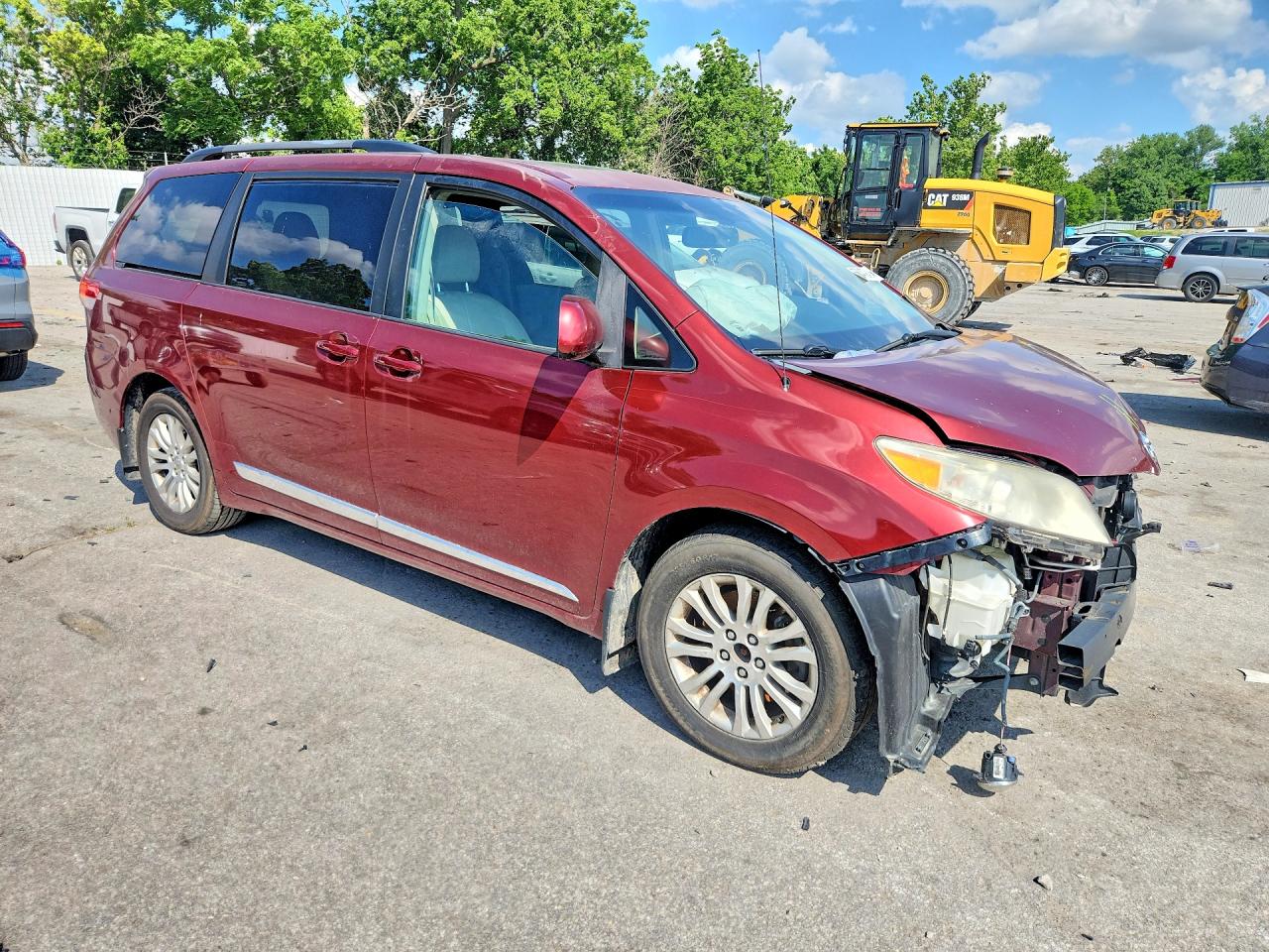2011 TOYOTA SIENNA