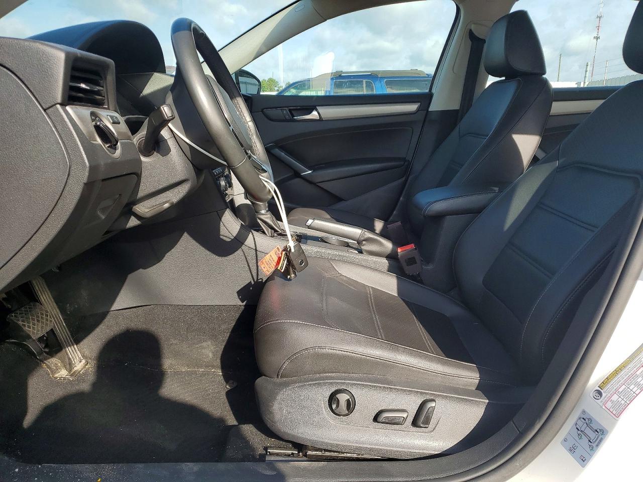 2021 VOLKSWAGEN PASSAT
