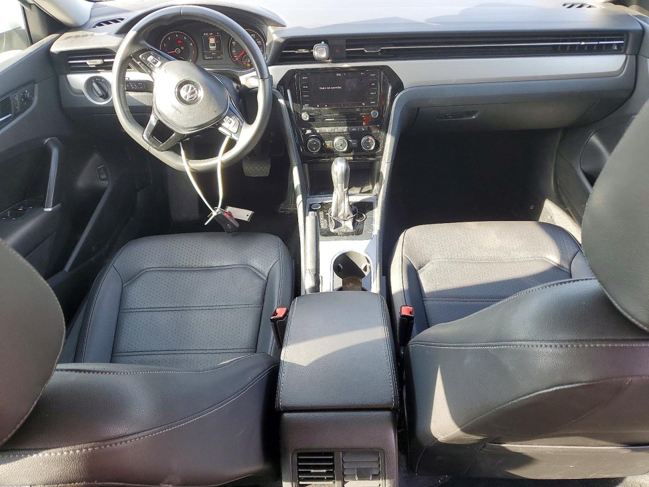 2021 VOLKSWAGEN PASSAT