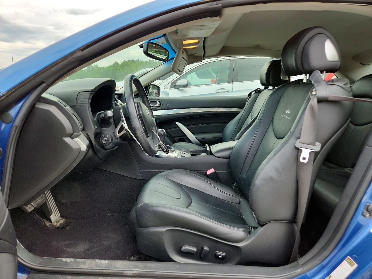 2011 INFINITI G37