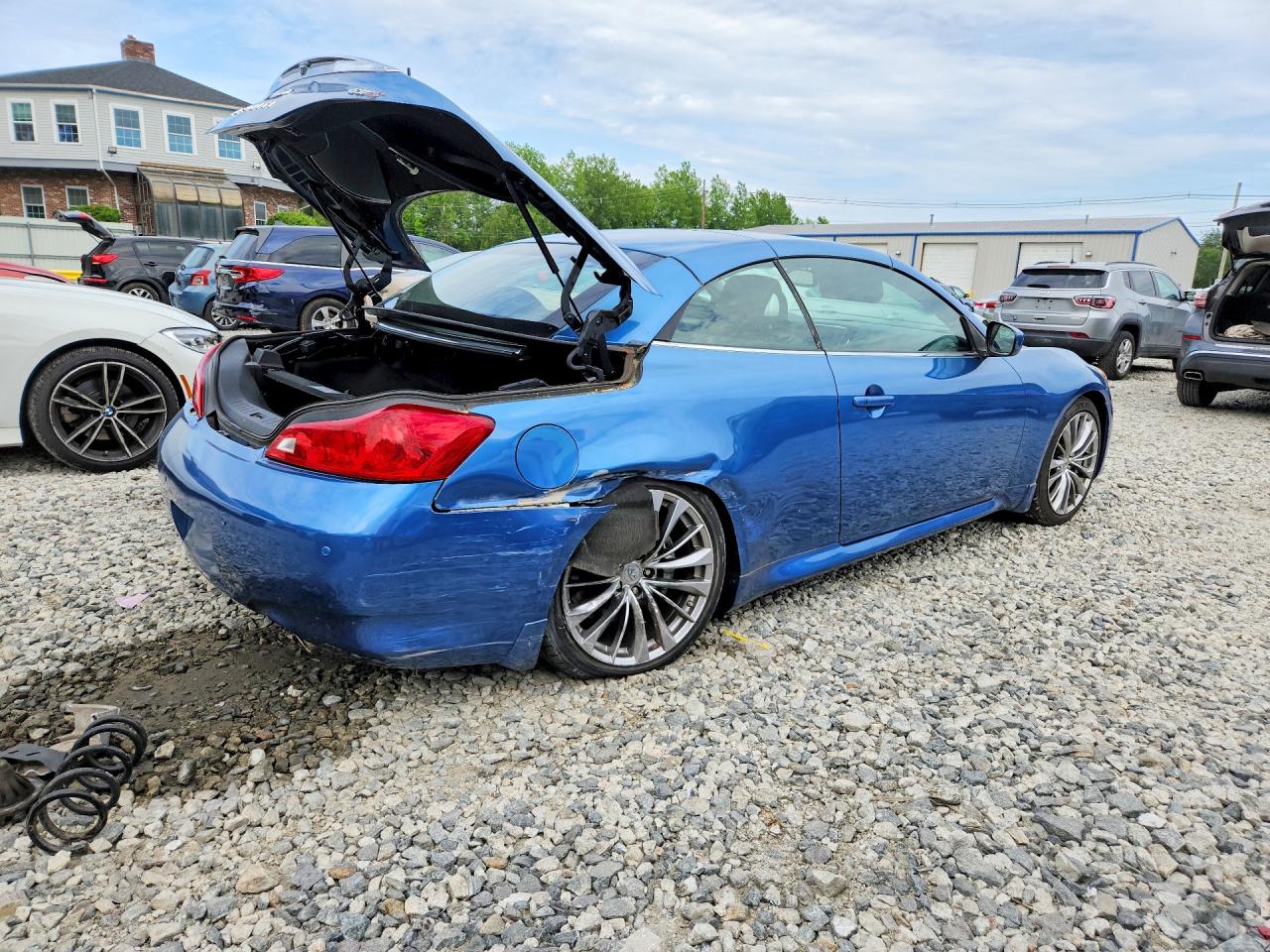 2011 INFINITI G37