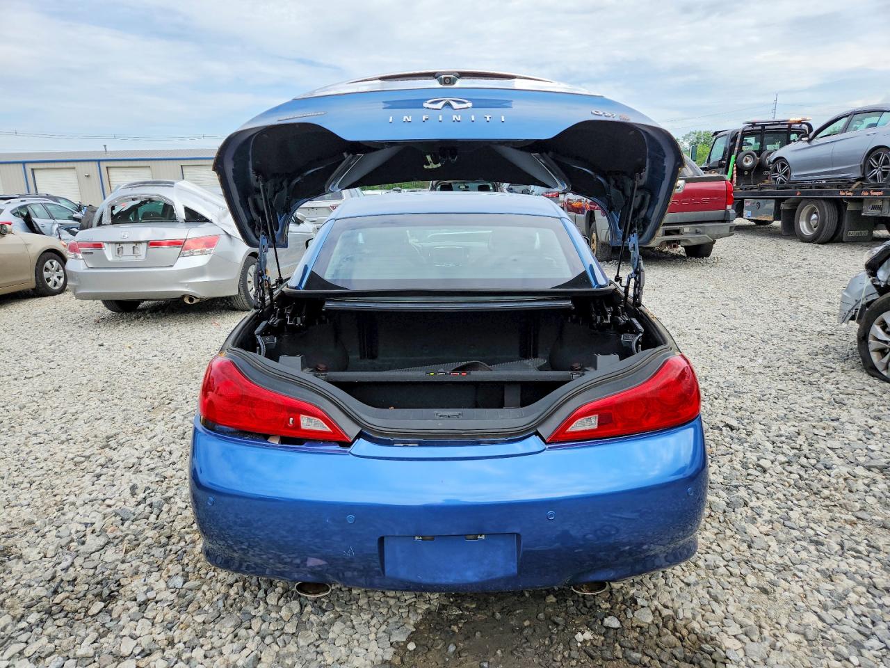2011 INFINITI G37