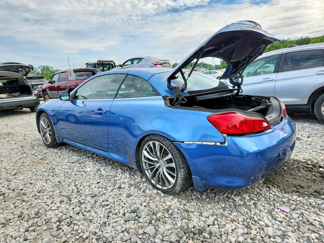 2011 INFINITI G37