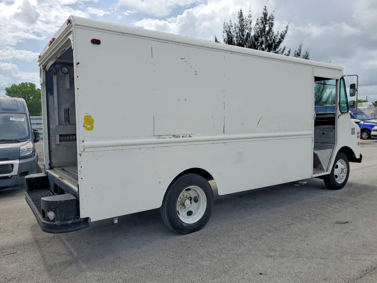 1993 CHEVROLET P SERIES