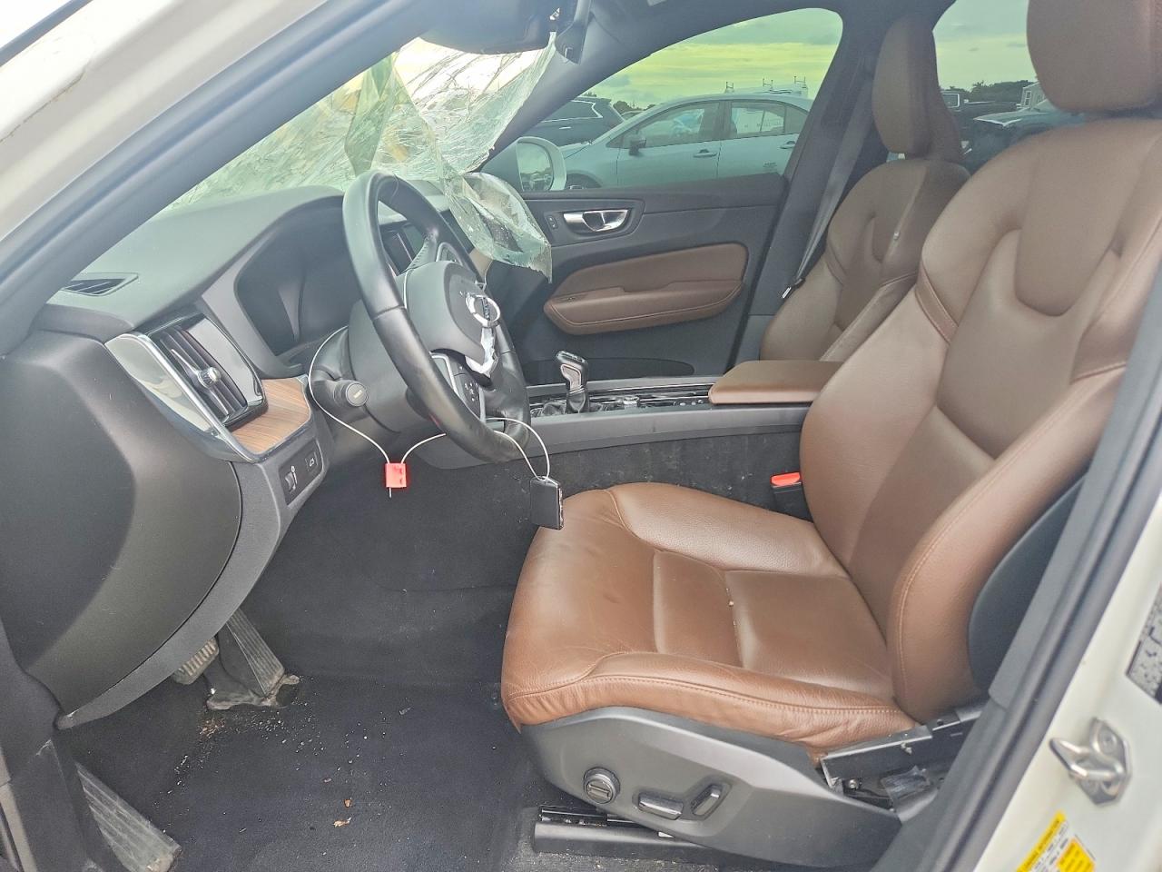 2021 VOLVO XC60