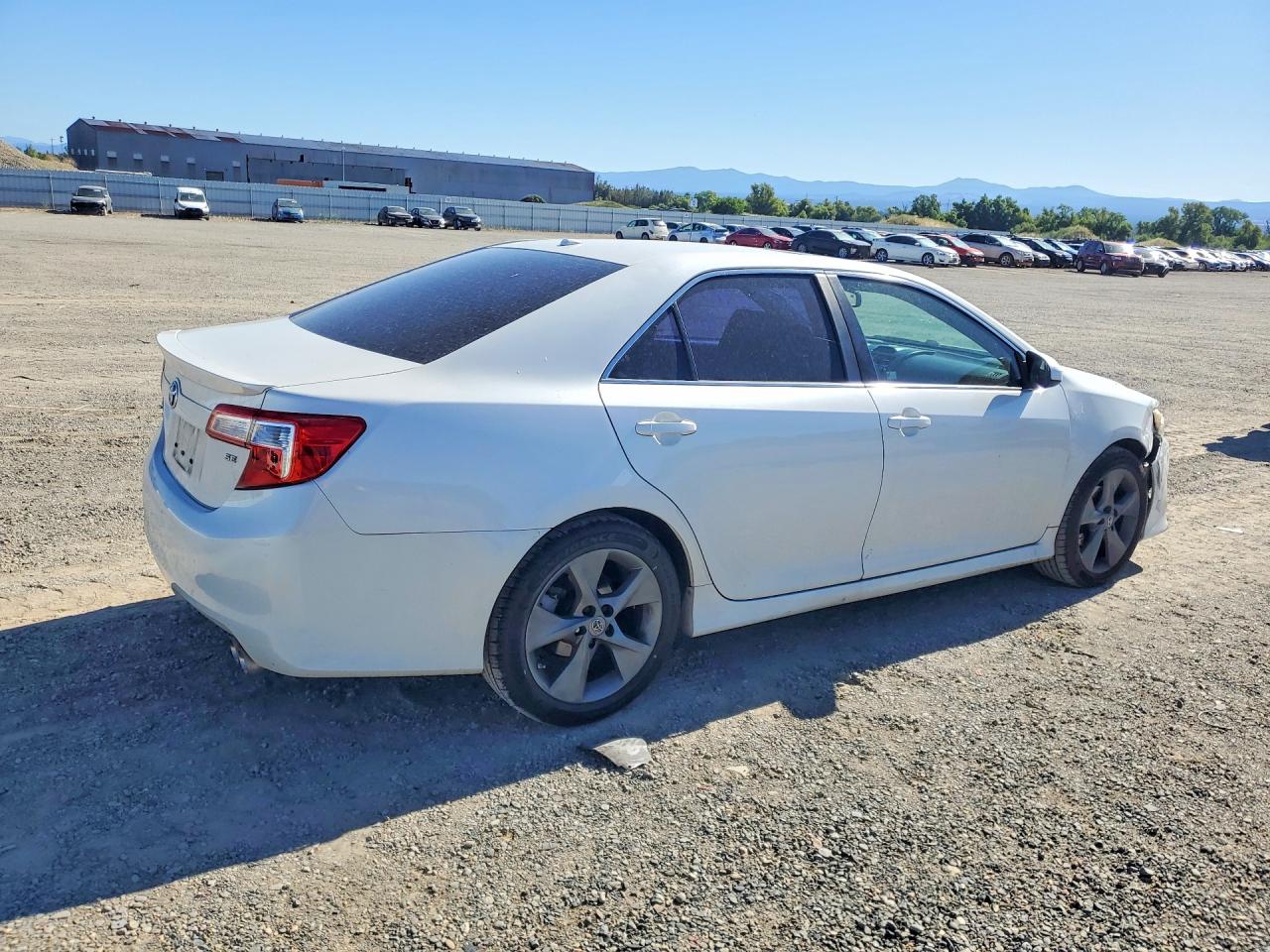 2014 TOYOTA CAMRY