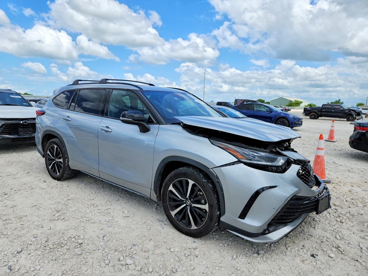 2021 TOYOTA HIGHLANDER