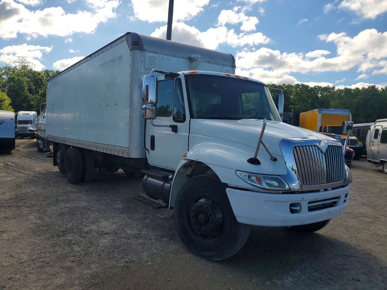 2005 INTERNATIONAL 4000 SERIE
