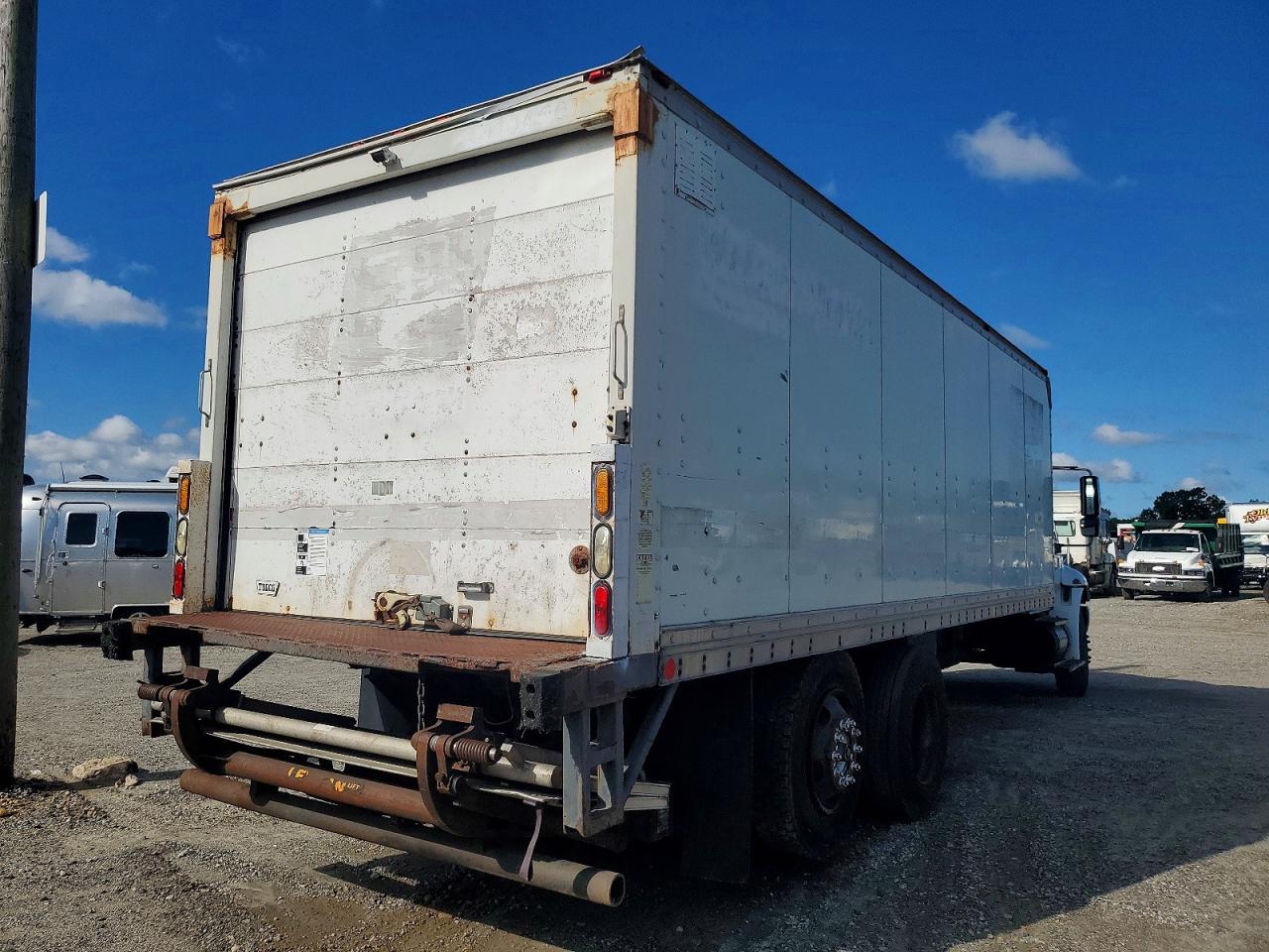 2005 INTERNATIONAL 4000 SERIE
