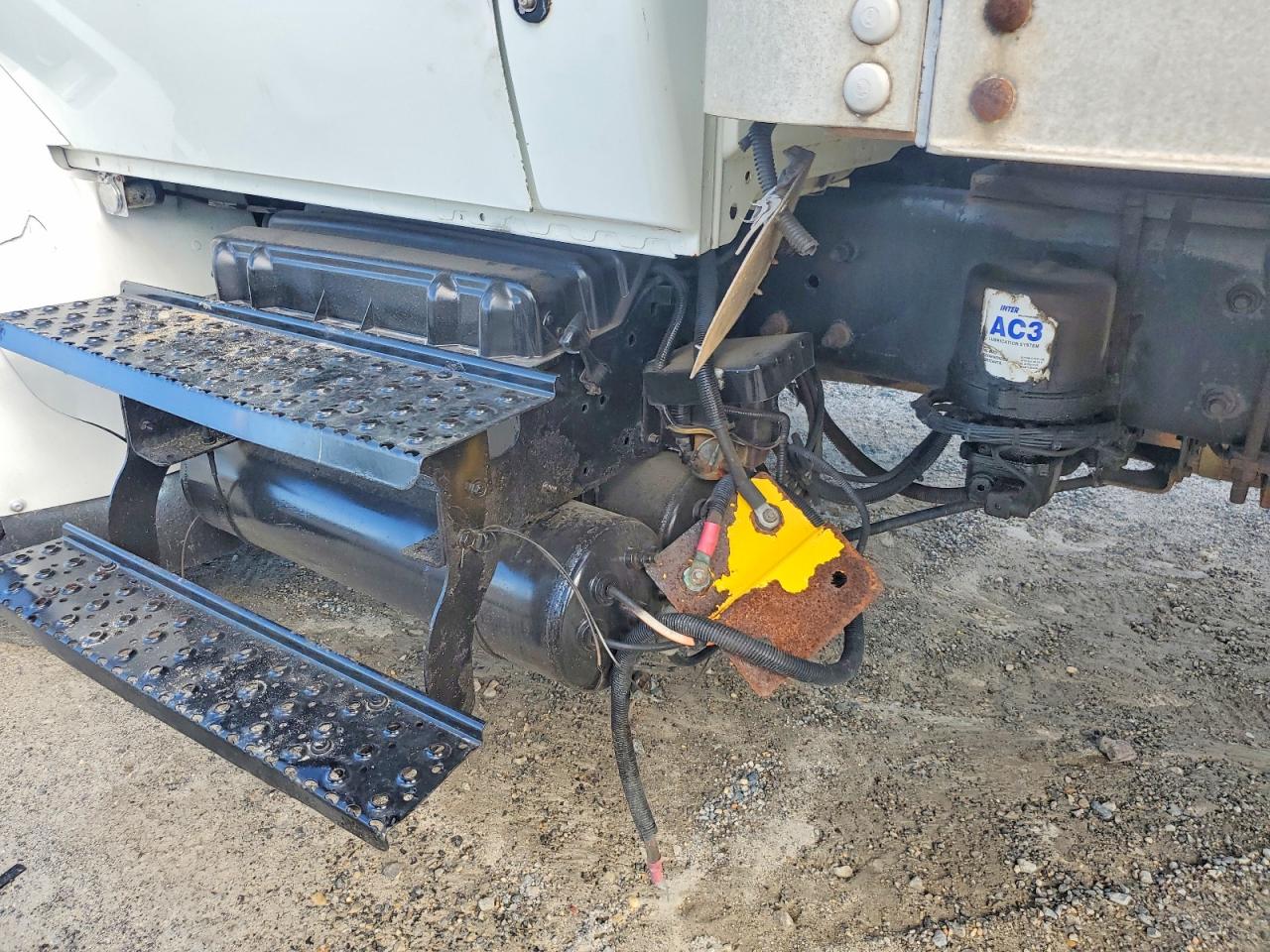 2005 INTERNATIONAL 4000 SERIE
