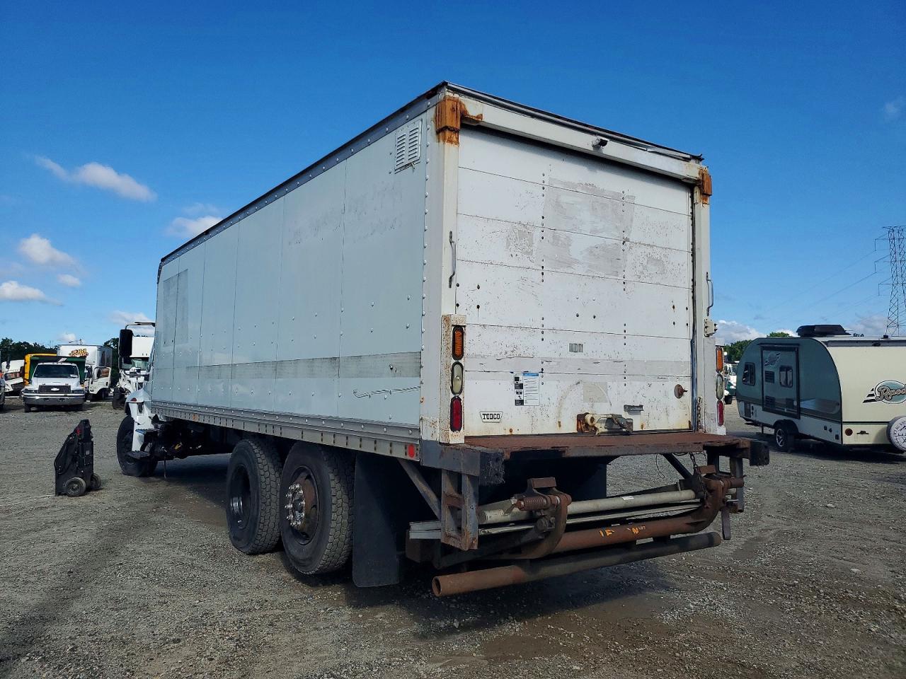 2005 INTERNATIONAL 4000 SERIE
