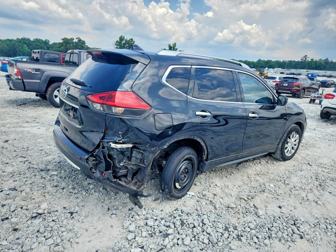 2017 NISSAN ROGUE