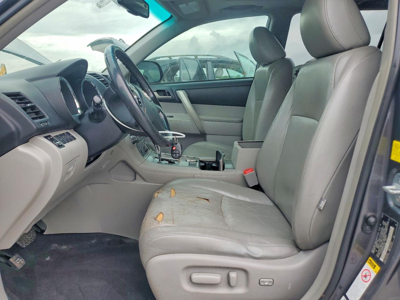2011 TOYOTA HIGHLANDER