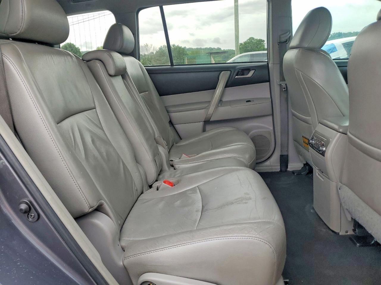 2011 TOYOTA HIGHLANDER
