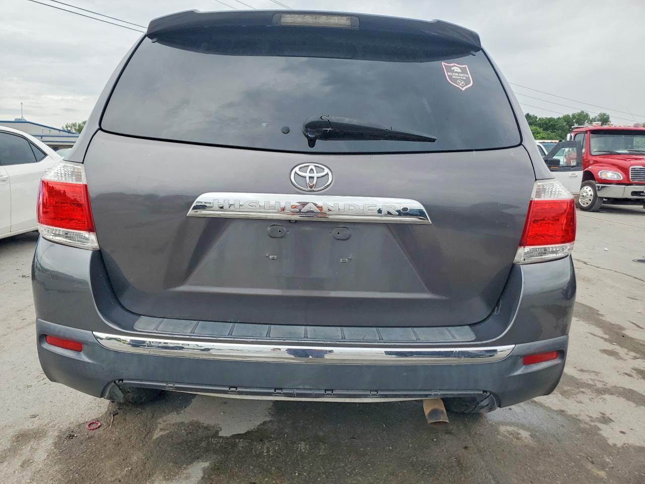 2011 TOYOTA HIGHLANDER